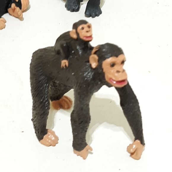 Set Of 3 Monkey Figurines - Cute Apes With Baby - Animal Toys - Realistic Detail - Picture 4 of 6